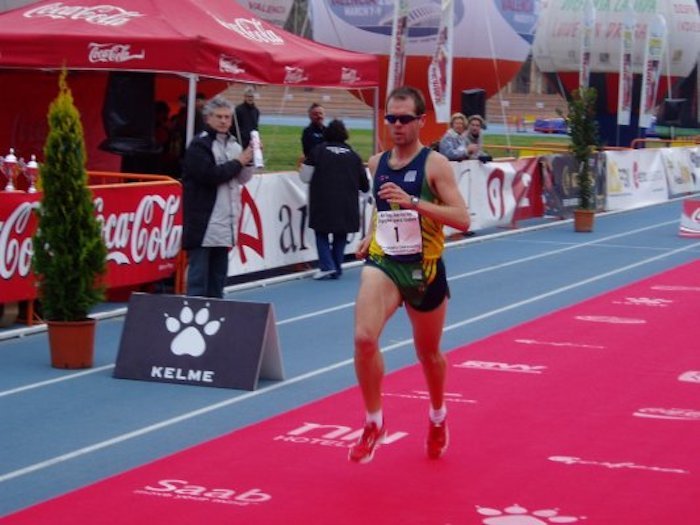 Foto corriendo una carrera popular
