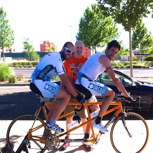 Foto subido en el tandem encima del rodillo con Toni Tauler y Eloy a nuestro lado