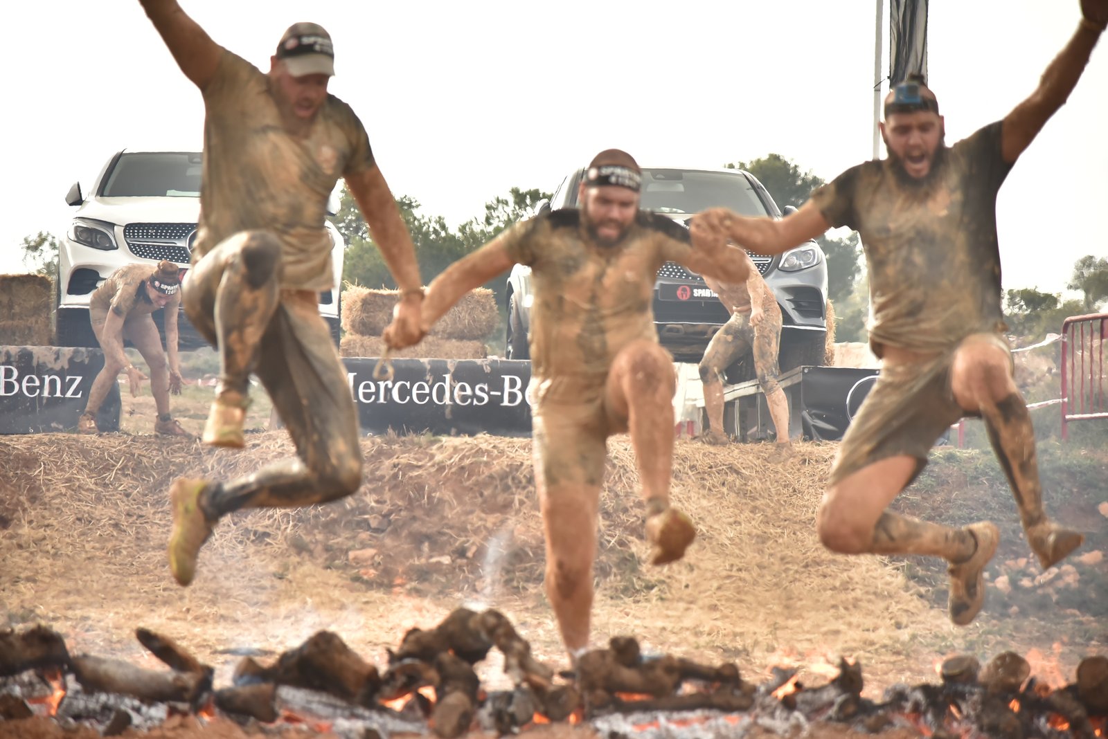 Saltando el fuego de la Spartan 2016 con mis hermanos, mis guías para la ocasión